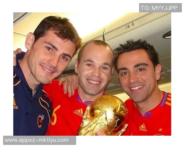 卡西与足球传奇同框出席世界杯抽签活动引发热议 卡西与足球传奇同框出席世界杯抽签活动引发热议