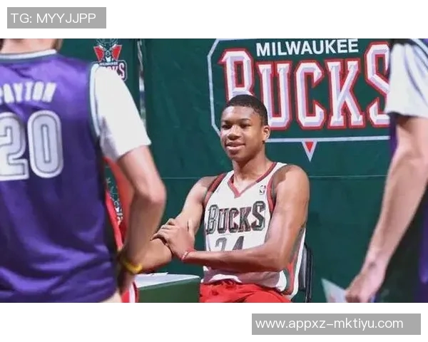 扬尼斯阿德托昆博荣膺11月8日NBA最佳球员称号的背后故事 扬尼斯阿德托昆博荣膺11月8日NBA最佳球员称号的背后故事